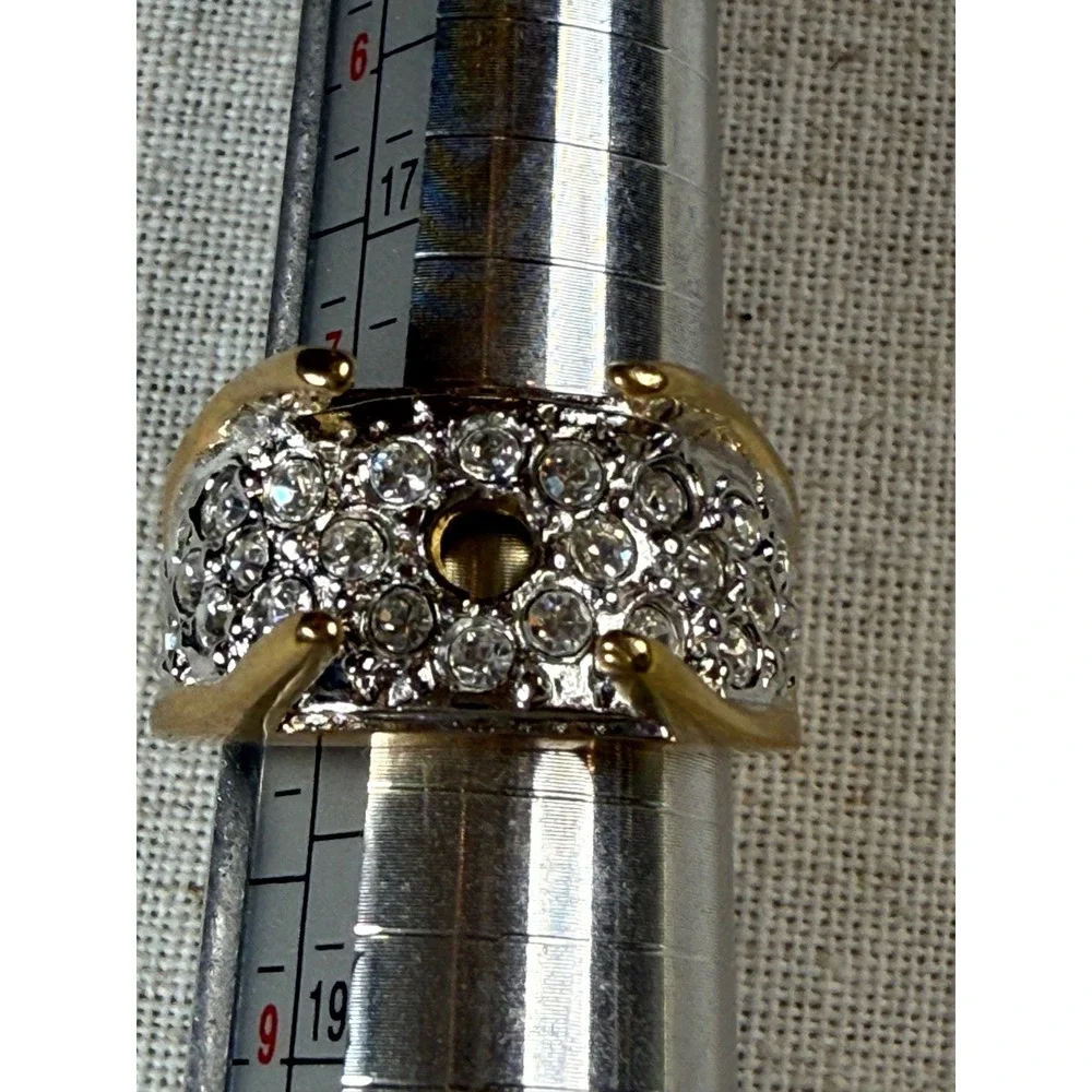 Ivana Trump Vintage Y2K statement crystals size 8 ring setting‎